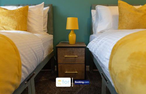 Large 2 Bedroom Apartment By The One Retreats Short Lets & Serviced Accommodation Horley Close To Gatwick Airport - Foto 6