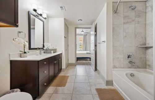 Chill & Tone 1BR Frisco King & Sofa, Gym & Pool - Foto 21