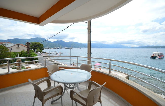 Seafront Apartment Bijela - Foto 10