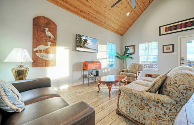 Waterfront Shared Pool w/ Bay Views, Boat Dock Oscar's Lodge by Avantstay - Foto 17