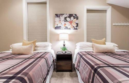 The Wrigleyville Deluxe -Steps from Wrigley Sleeps 10 - Foto 10