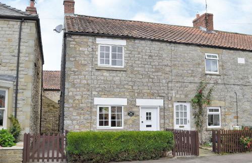 Hill View Cottage - Photo 1