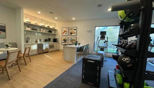 Spacious LUX 2BR 2B Unit in Austin with Pool! - Photo 2