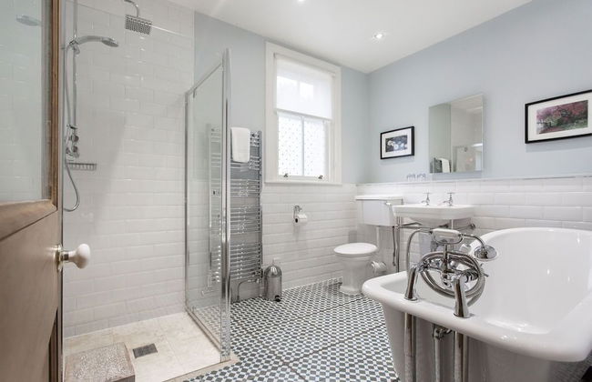 JOIVY Stunning 3 Bed Lodge With Gardens At Gilmerton House - Photo 23