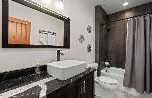 34 Acre Escape Games Hiking Pool Table Bicycles - Foto 33