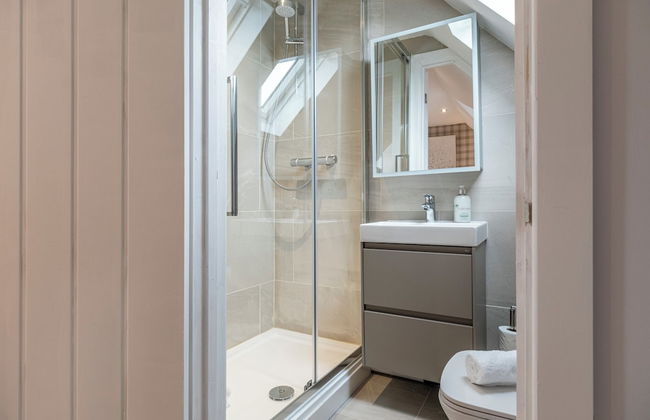 Bright&Spacious 3BD in Centre of Bourton - Photo 60