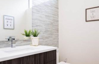 Designer Urban Retreat w Rooftop Deck & Fireplace - Foto 40