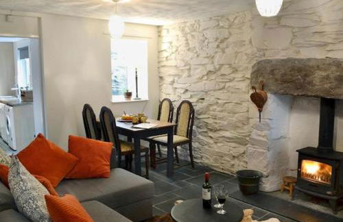 Cosy terrace cottage built into the mountain side. - Foto 2