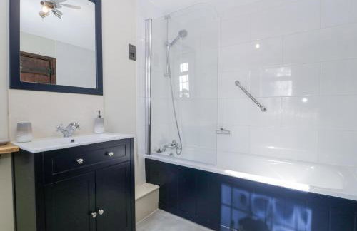 White Haywood Farmhouse - Photo 24