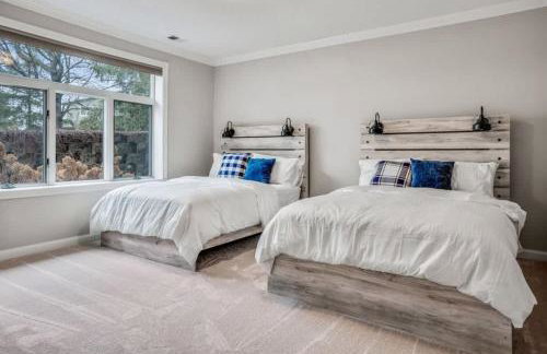 Immerse in Luxury Grand 5BR Lakefront Haven Views - Foto 20