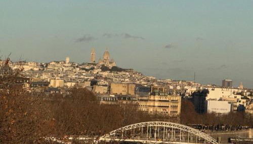 View on Eiffel Tower Seine and Main Monuments - Photo 4