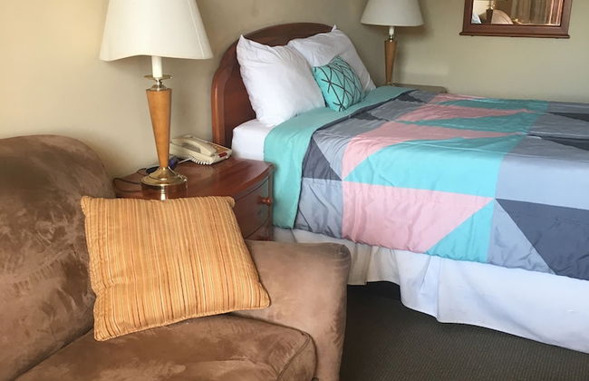 Ambassador Inn And Suites - Photo 17