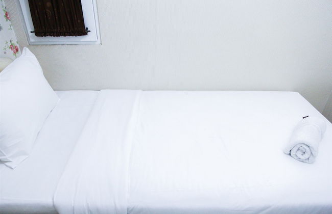 Pool View 2BR Mutiara Bekasi Apartment - Photo 8