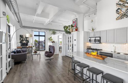 Modern Historic Loft 19ft Ceilings, Gym, Heated Parking, Skyline Views, Balcony - Foto 19