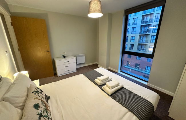 Adelphi Wharf Apartments by Beehosting - Photo 20