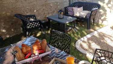 Les Charmes du Lac Gite Romantique avec jacuzzi privatif - Foto 5, Garden, Garden view