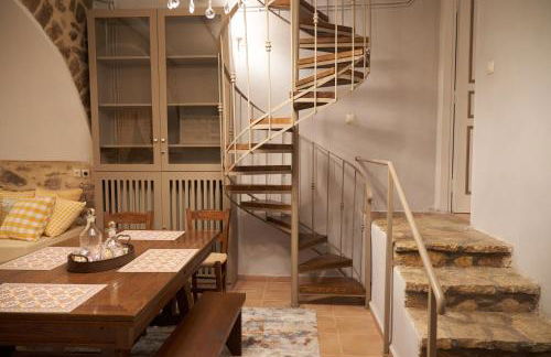 Dandy Villas Dimitsana - a family ideal charming home in a quaint historic neighborhood - 2 fireplaces for romantic nights - Foto 14