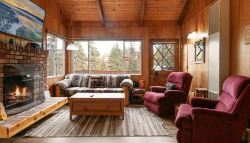 Joebellarue Home - 3BR Chalet with Forest Views, Fireplace, Deck, BBQ - Foto 3