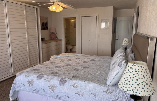 Ocean Front Beach Walking Distance To Flagler 4 Bedroom Home by RedAwning - Foto 2