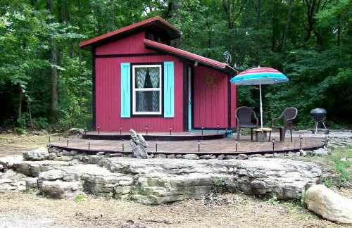 Cozy Backstage Tiny House Near Old Hickory Lake – Pet-Friendly, Private Deck, Breakfast Included - Photo 1
