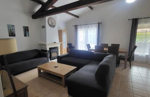 2025 Reno 2-Bed Escape w pool Min to GolfCources - Foto 6