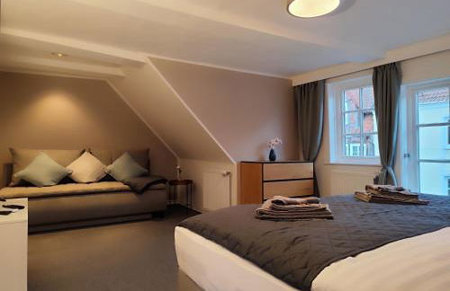 ApartZ - Celle Altstadt - bis 9 Personen Ideal für Familien und Gruppen, 3 SZ, 2 Bäder, Infrarotsauna, inklusive Parkplatz, Dachterrasse - Photo 7