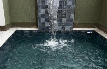 Apartamento em Condomínio Beverly Hills Praia de Vista Linda - Bertioga com Estacionamento e Piscina - Foto 13