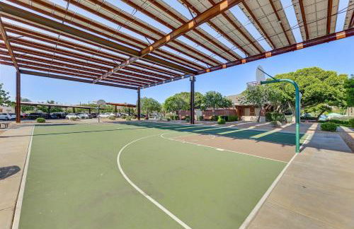 Hot Tub and Heated Pool Home in Estrella Mtn Ranch - Foto 32