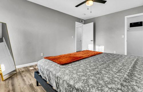 Relaxed 2BR Condo Close to Dining and Entertainment - Foto 17