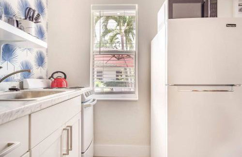 New & Blue - 2 blocks to the beach - Photo 8