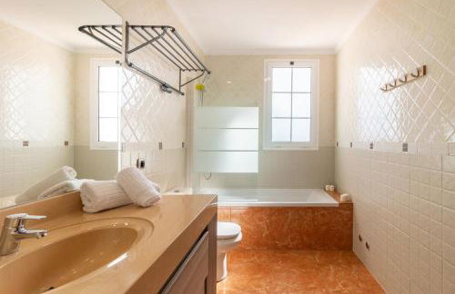 Villa Veneguera + Seaview + Pool + Garden - Foto 30