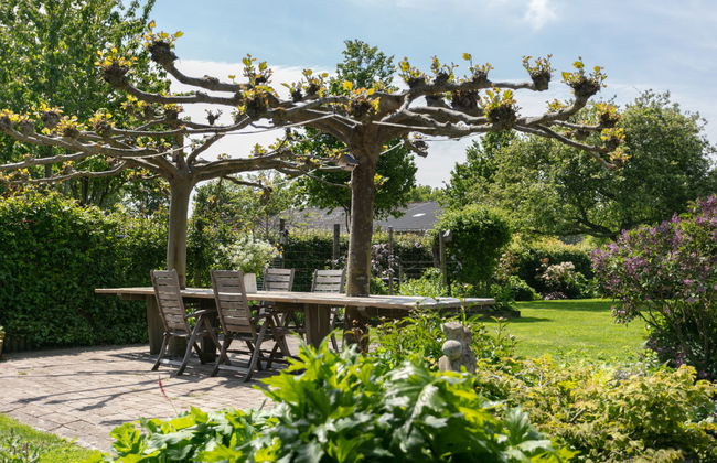 2 bedroom House in Sint Kruis with garden and terrace - Photo 2