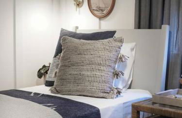 NEW Luxury Coastal Cottage w Pool Jupiter FL - Photo 22