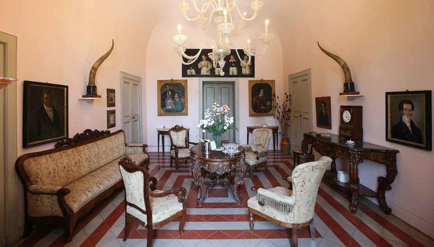 Coin salon dans le hall