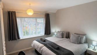 Charming 3 BR - NEC HS2- Long Stays Wifi Parking Airport - Foto 4