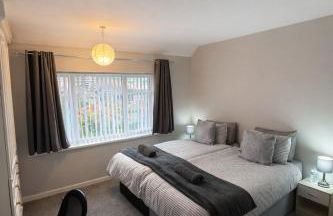 Charming 3 BR - NEC HS2- Long Stays Wifi Parking Airport - Foto 4