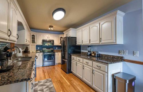 Lakefront Point Retreat on Nantahala Lake with Dock - Foto 11