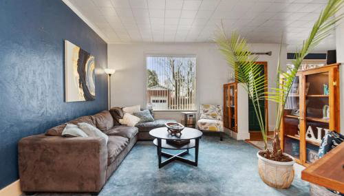 Cheerful Home | Fire Pit | Sleeps 8 - Foto 3