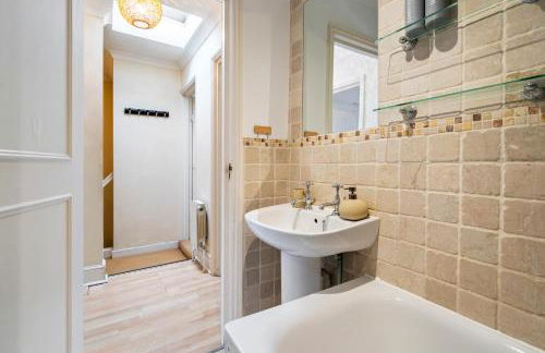 Charming London Apartment With 2 Bedrooms - Photo 24