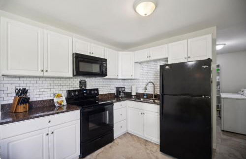 Comfy Coastal Getaway with Modern Comforts home - Foto 13