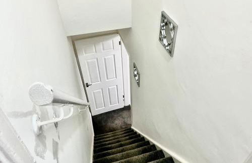 Homely Whittier Terrace 3 Bedroom House - Foto 3