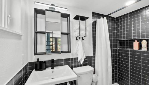 Spacious and Bright with Deck Walkable to 6th St - Foto 4