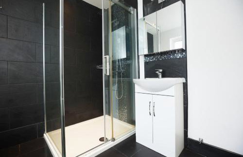 Hollybush Place By N And N Stays Ltd, Perfect for Contractors and Workers, Large Private Driveway for Work vans And Vehicles, Great Location and Fast Wifi - Foto 10