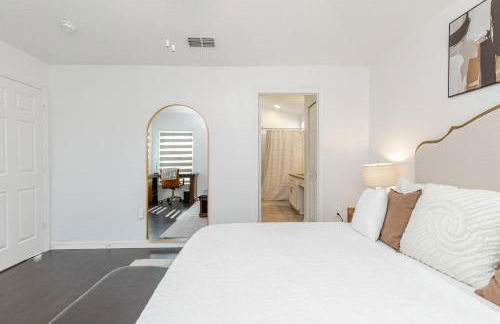 Modern 3BR Villa with Heated Pool & BBQ 14mi to Disney - Photo 14