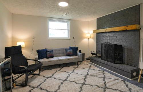 3BR Home for 8 - Only 5 Minutes to Ark - Foosball - Foto 14