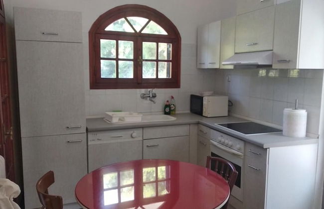 Enjoy Seclusion at Peaceful Mountain Apartment - Foto 9