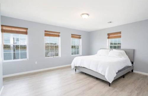 Gorgeous Waterfront 3 Bedroom, 1.5 Bathroom Unit. - Foto 20