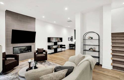 Luxury Townhouse with Fireplace Rooftop Deck Close to Downtown-Family Friendly - Foto 7