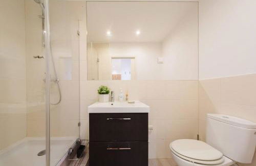 Chiado Gem Private Pool & Patio Retreat - Photo 58