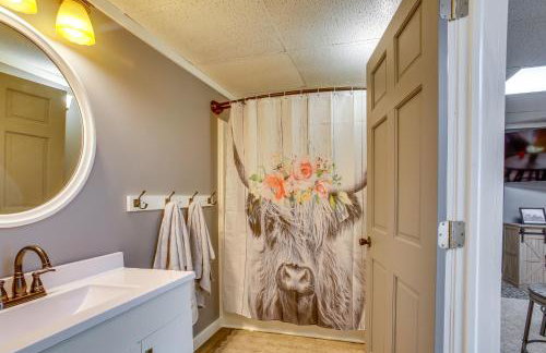 Charming Lake Ann Apartment - Walkable Location! - Foto 18